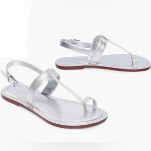 NWT- Bernardo ‘Maverick 2’ Toe Ring Leather Sandals- DISPLAY SHOE